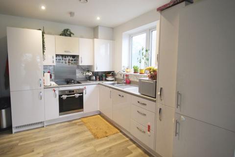 2 bedroom apartment for sale, Ridding Lane, Greenford