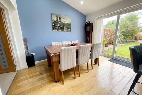 4 bedroom semi-detached house for sale, Lowther Road, Dunstable
