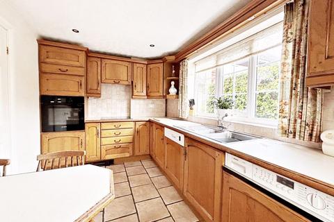 2 bedroom bungalow for sale, Monks Way, Peopleton