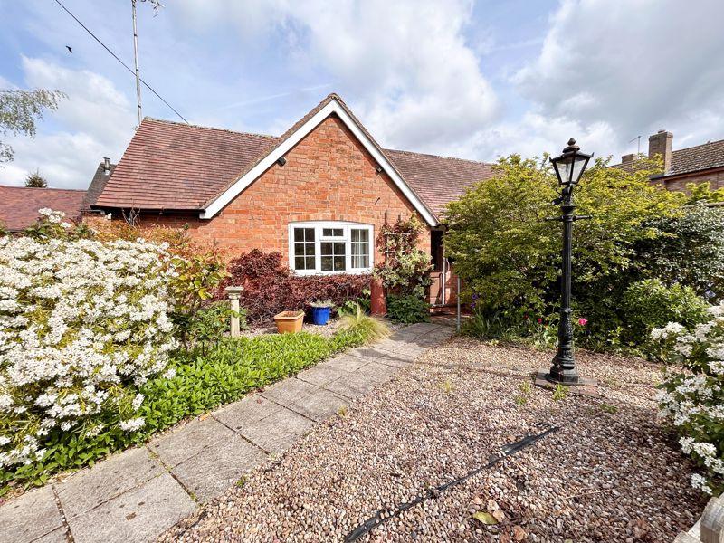 Monks Way, Peopleton 2 bed bungalow for sale £400,000