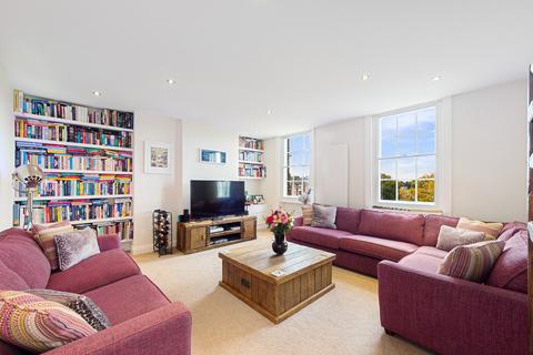 2 bedroom flat to rent, Montpelier Row, London, SE3