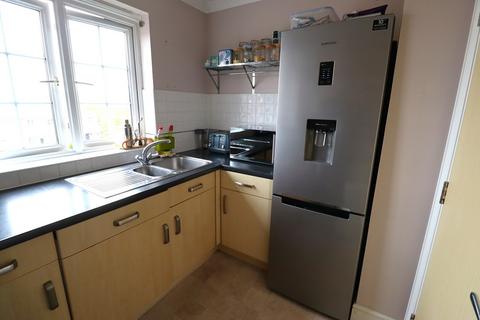 2 bedroom apartment for sale, Salisbury Close, Rayleigh, SS6