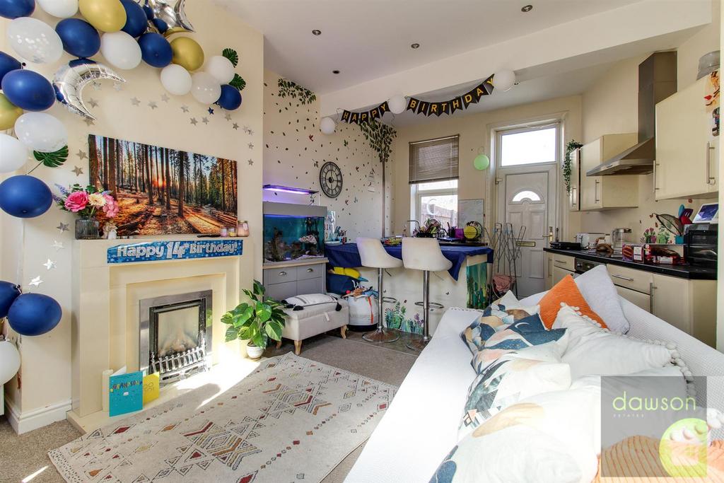 Lounge/Kitchen