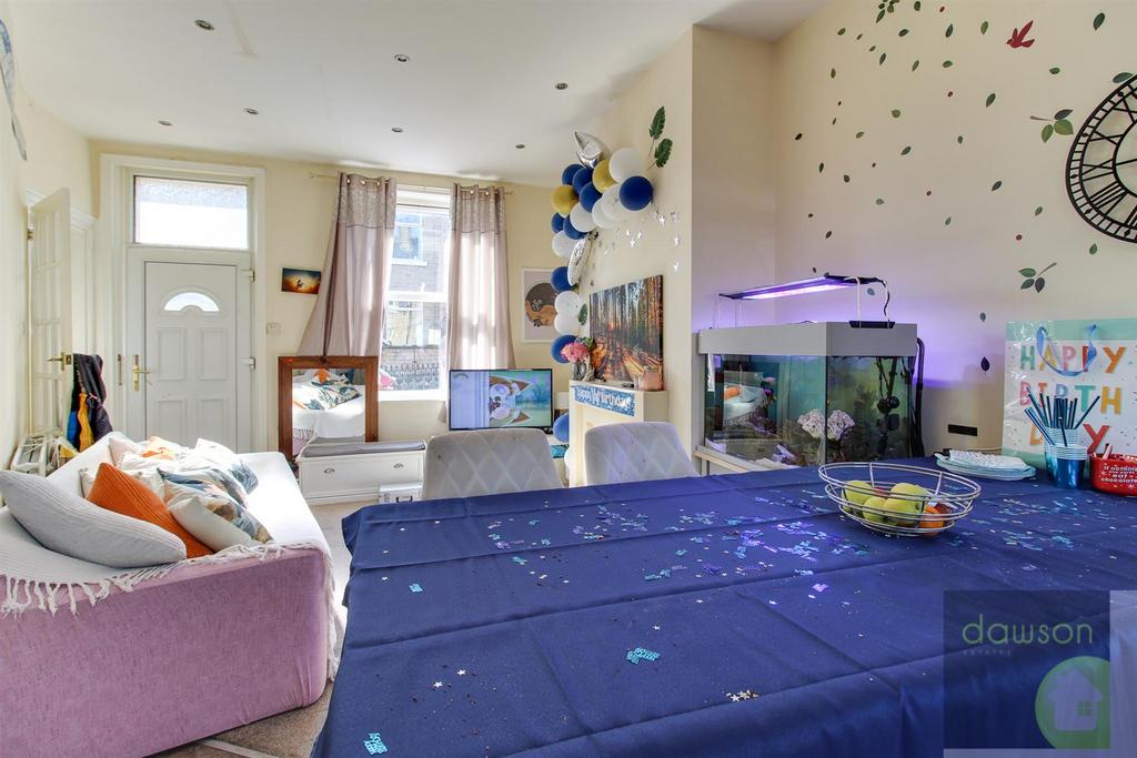 Lounge/Kitchen