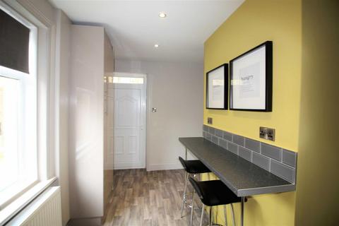 2 bedroom terraced house to rent, Hind Street, Wyke,, Bradford