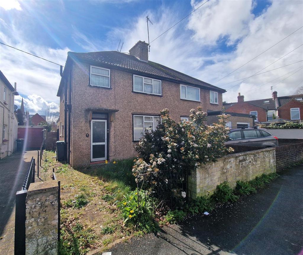 Greenway Avenue, Chippenham 3 bed semidetached house for sale £230,000