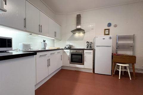 2 bedroom flat to rent, Pittville Lawn, Cheltenham GL52 2BL