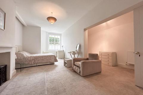 2 bedroom flat to rent, Pittville Lawn, Cheltenham GL52 2BL