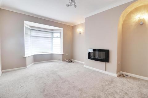 3 bedroom end of terrace house for sale, Helmsley Grove, Hull