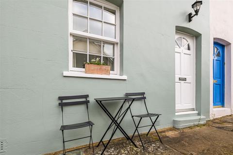 2 bedroom end of terrace house for sale, Orchard Place, Arundel