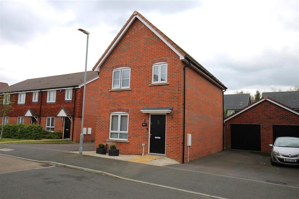 Wenham Drive, Maidstone 3 bed detached house for sale £390,000