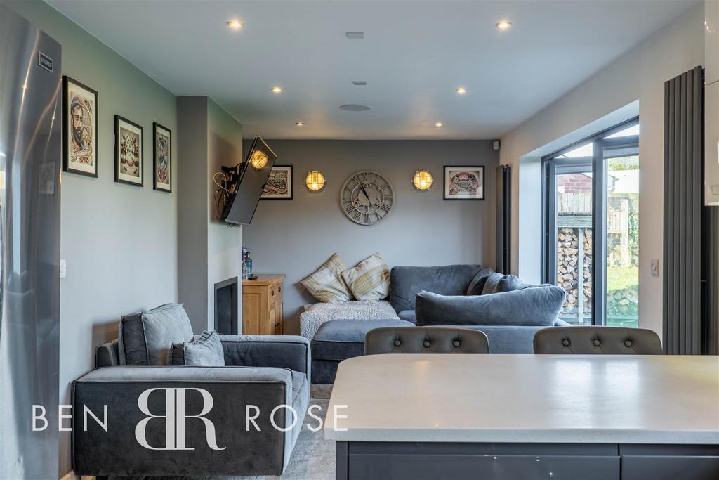 Kitchen/Breakfast/family Room