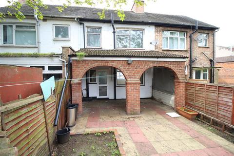 3 bedroom house for sale, Chichester Road, London