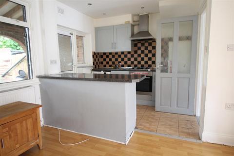 3 bedroom house for sale, Chichester Road, London