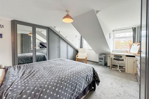 3 bedroom chalet for sale, Laurel Close, Red Lodge