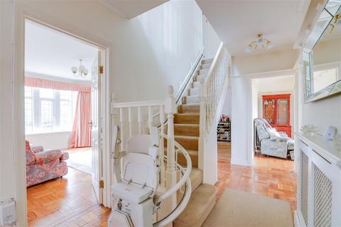42 Ash Grove, Whitchurch, Cardiff, CF14 1BG