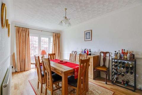 42 Ash Grove, Whitchurch, Cardiff, CF14 1BG