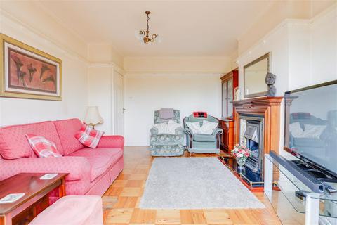 42 Ash Grove, Whitchurch, Cardiff, CF14 1BG