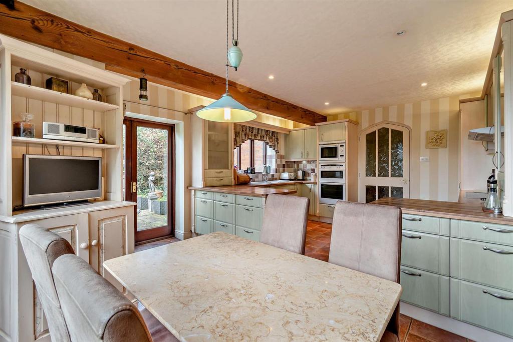 8588316-interior16-800.jpg