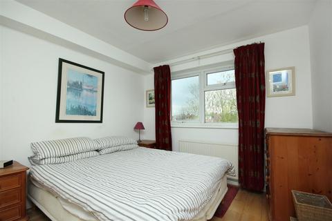 2 bedroom flat for sale, Rowan Close,W5