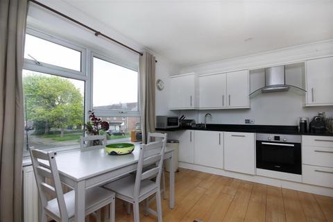 2 bedroom flat for sale, Rowan Close,W5