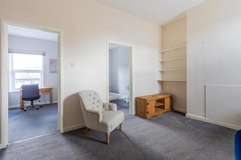 2 bedroom flat to rent, Surrey Street, Cardiff CF5