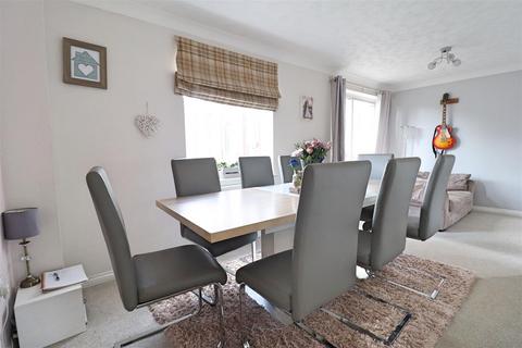 3 bedroom detached house to rent, Grayling Close, Braintree