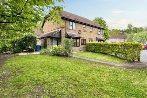 1 bedroom end of terrace house for sale, Ruth Close, Farnborough