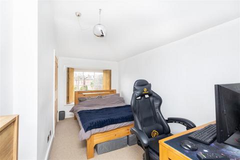 3 bedroom flat for sale, Lynwood Crescent, Leeds LS26