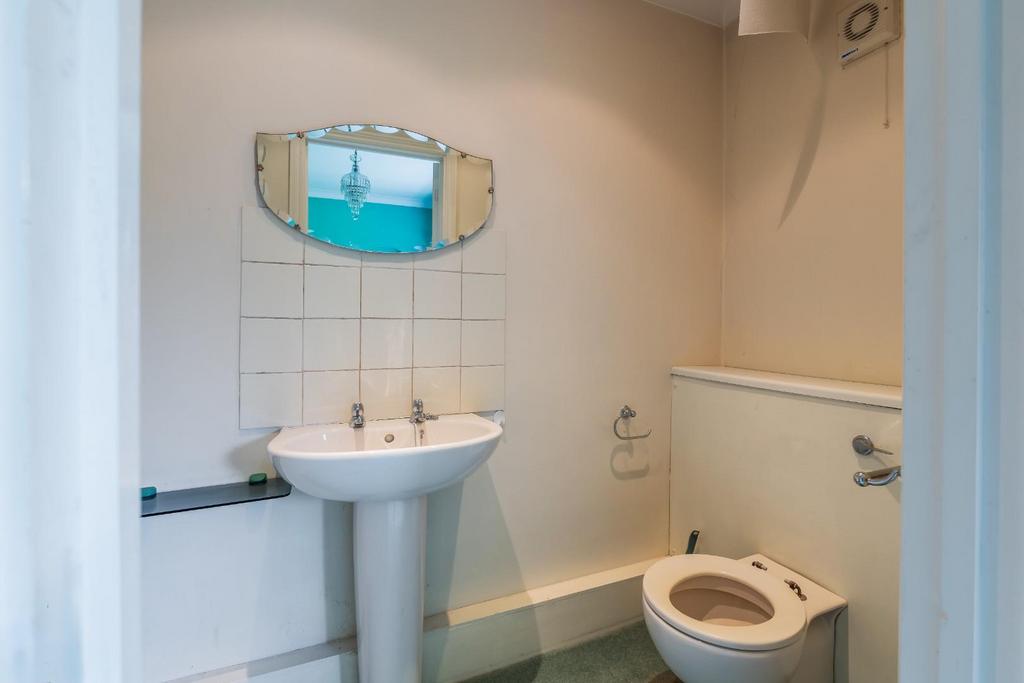 EN SUITE WC-1.jpg