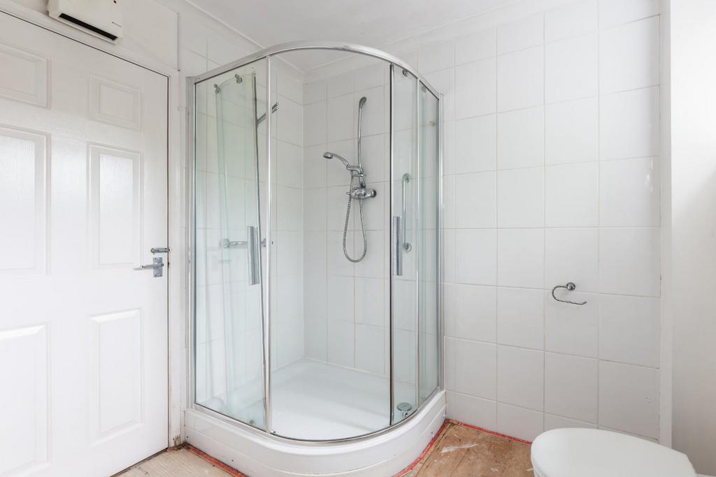 SHOWER ROOM-2.jpg