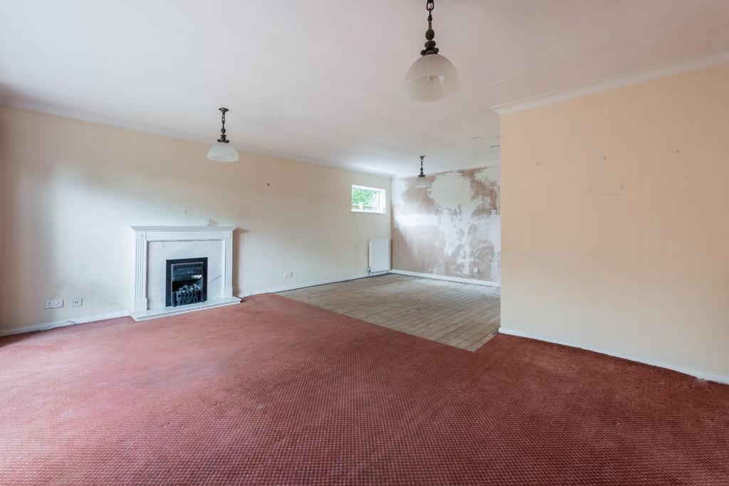 LIVING ROOM-1.jpg