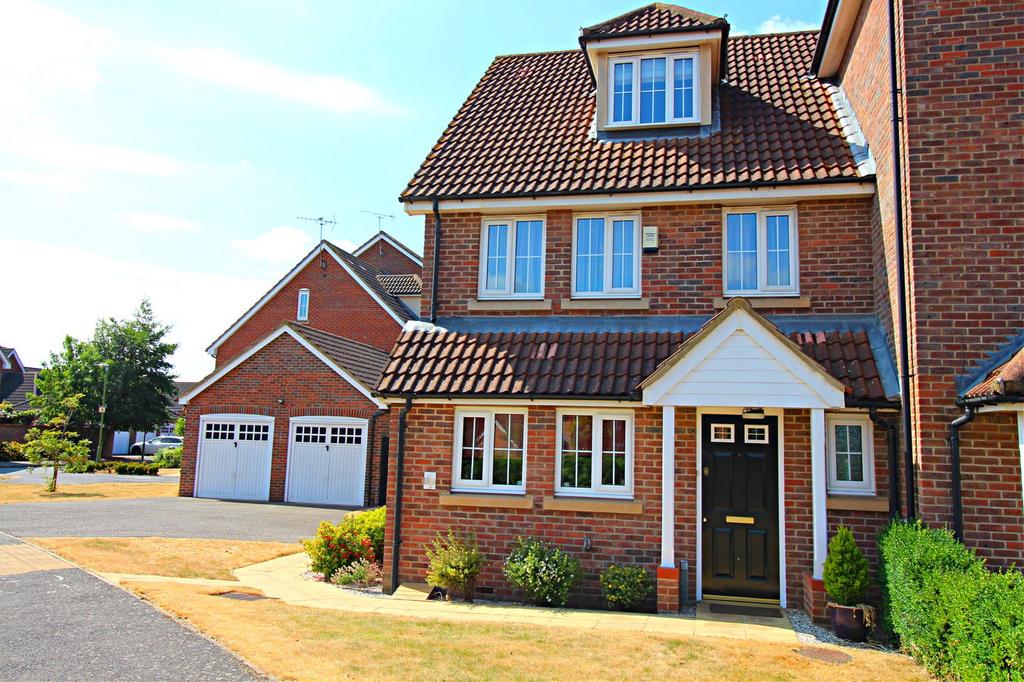 Campion Road, Hatfield, AL10 4 bed semidetached house £2,200 pcm (£