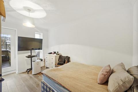 2 bedroom flat for sale, Bowes Lyon Hall, Britannia Village, E16