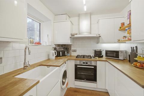 2 bedroom flat for sale, Bowes Lyon Hall, Britannia Village, E16