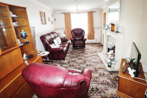 3 bedroom end of terrace house for sale, Acacia Road, Nuneaton