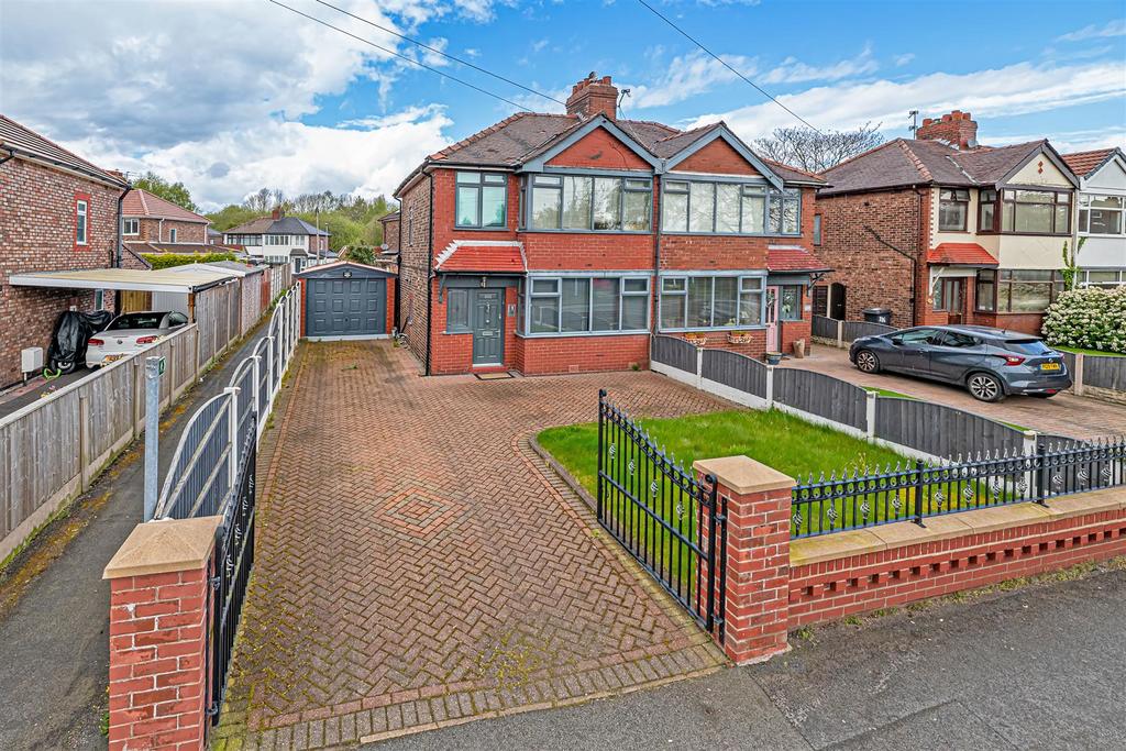 Padgate Lane, Padgate, Warrington 3 bed semidetached house for sale