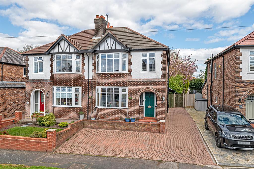 Albert Road, Grappenhall, Warrington 3 bed semidetached house for sale