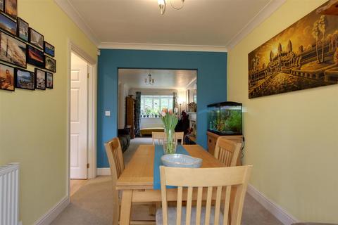 3 bedroom detached house for sale, Warwick Road, Pitstone,