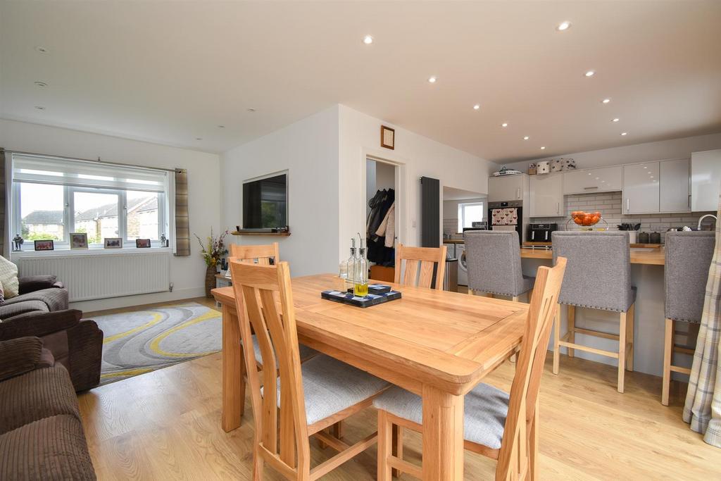 Living space/kitchen