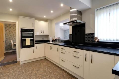 3 bedroom detached house for sale, Oakhurst Drive, Crewe