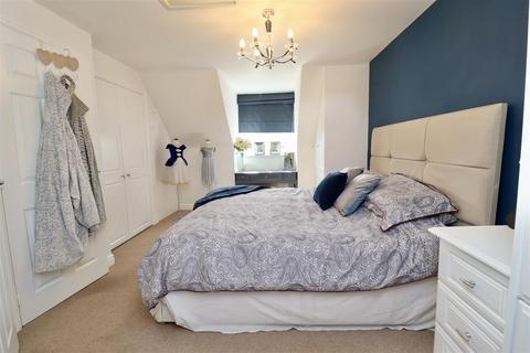 4 bedroom semi-detached house for sale, Derek Vivian Close, Pocklington, York