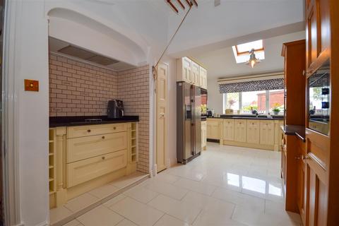 3 bedroom semi-detached house for sale, Wakefield Road, Normanton WF6