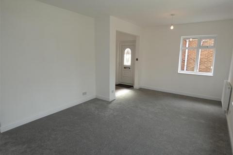 4 bedroom semi-detached house to rent, Manor Way, Crewe