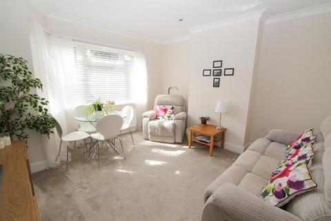 2 bedroom flat for sale, Stanley Court, Carshalton SM5