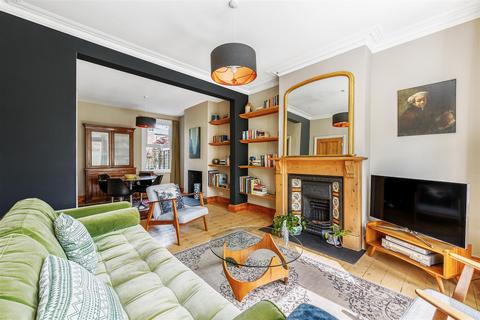 23 Hessel Road, London, W13 9ER