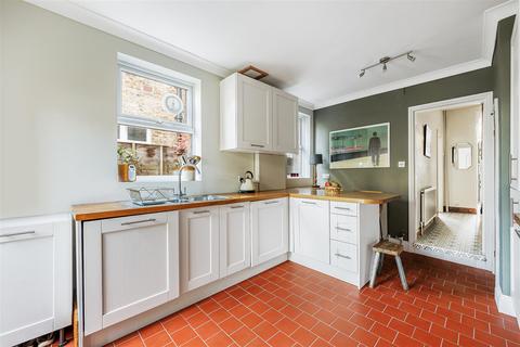 23 Hessel Road, London, W13 9ER