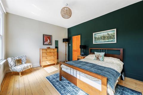 23 Hessel Road, London, W13 9ER