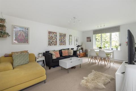 2 bedroom flat for sale, Douglas Road, Harpenden