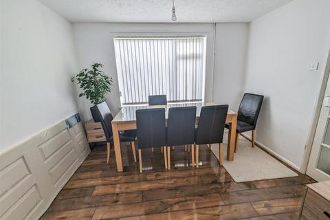 98 Beanfield Avenue, Corby, NN18 0AY